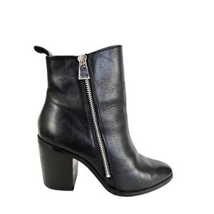 Steve Madden Tasha Bootie Size 7M Ankle Boots in Black Leather Side Zippers